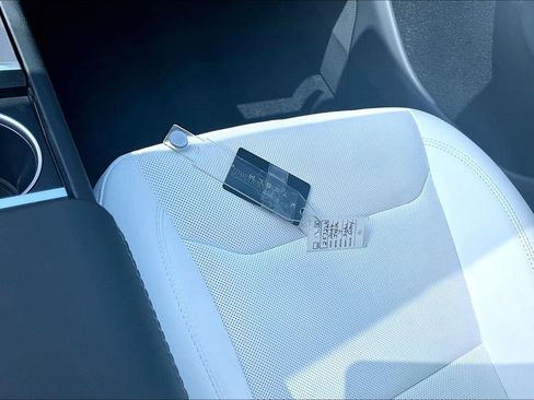 Used 2026 Tesla Model Y AWD image 34