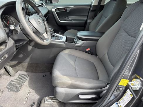 Used 2022 Toyota RAV4 LE w/ Carpet Mat Package (TMS) AWD/4WD image 14