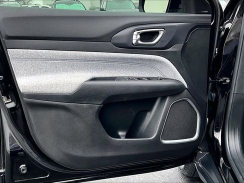 Used 2022 Jeep Compass Latitude image 25