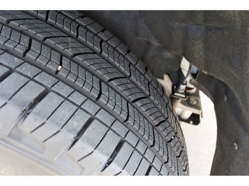 Used 2025 Jeep Grand Cherokee L Altitude RWD image 34