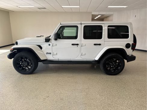 Used 2025 Jeep Wrangler Sahara image 9