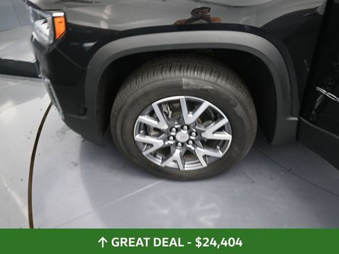 Used 2023 GMC Acadia SLT image 15