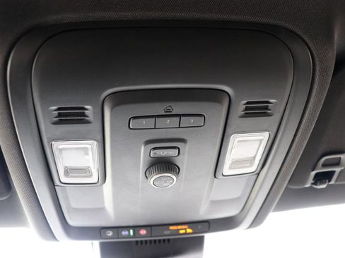 Used 2024 GMC Yukon SLT image 49