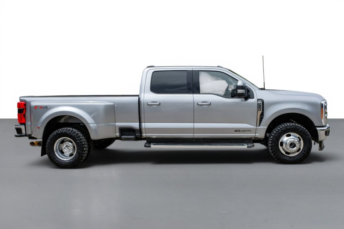 Used 2023 Ford F350 Lariat w/ FX4 Off-Road Package AWD/4WD image 5