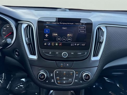 Used 2024 Chevrolet Malibu LT image 11