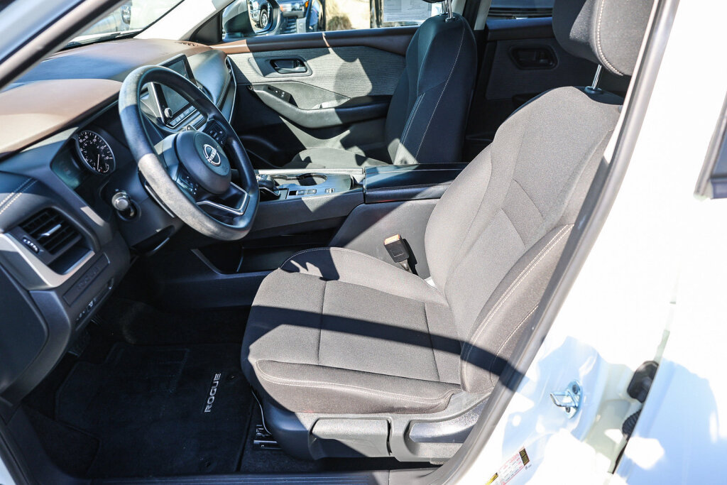Used 2023 Nissan Rogue S FWD image 9