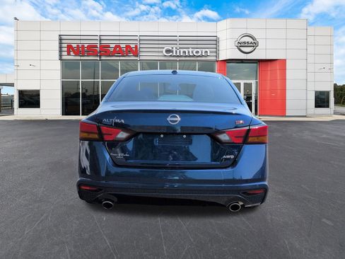 Used 2024 Nissan Altima 2.5 SR w/ SR Premium Package AWD/4WD image 4