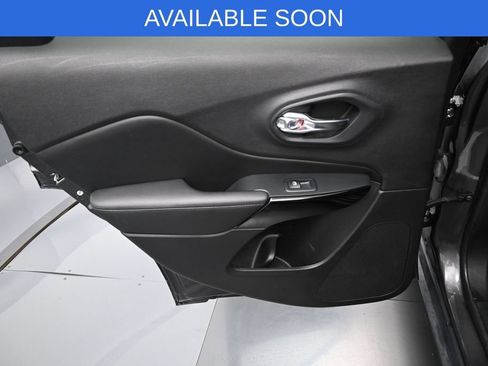 Used 2021 Jeep Cherokee Latitude Plus AWD/4WD image 29