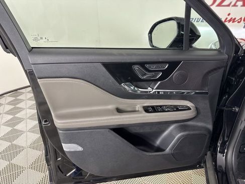 New 2026 Lincoln Corsair Premiere image 15