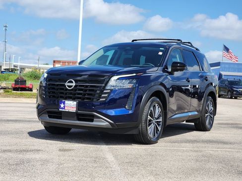 New 2026 Nissan Pathfinder Platinum w/ Cargo Package FWD image 2