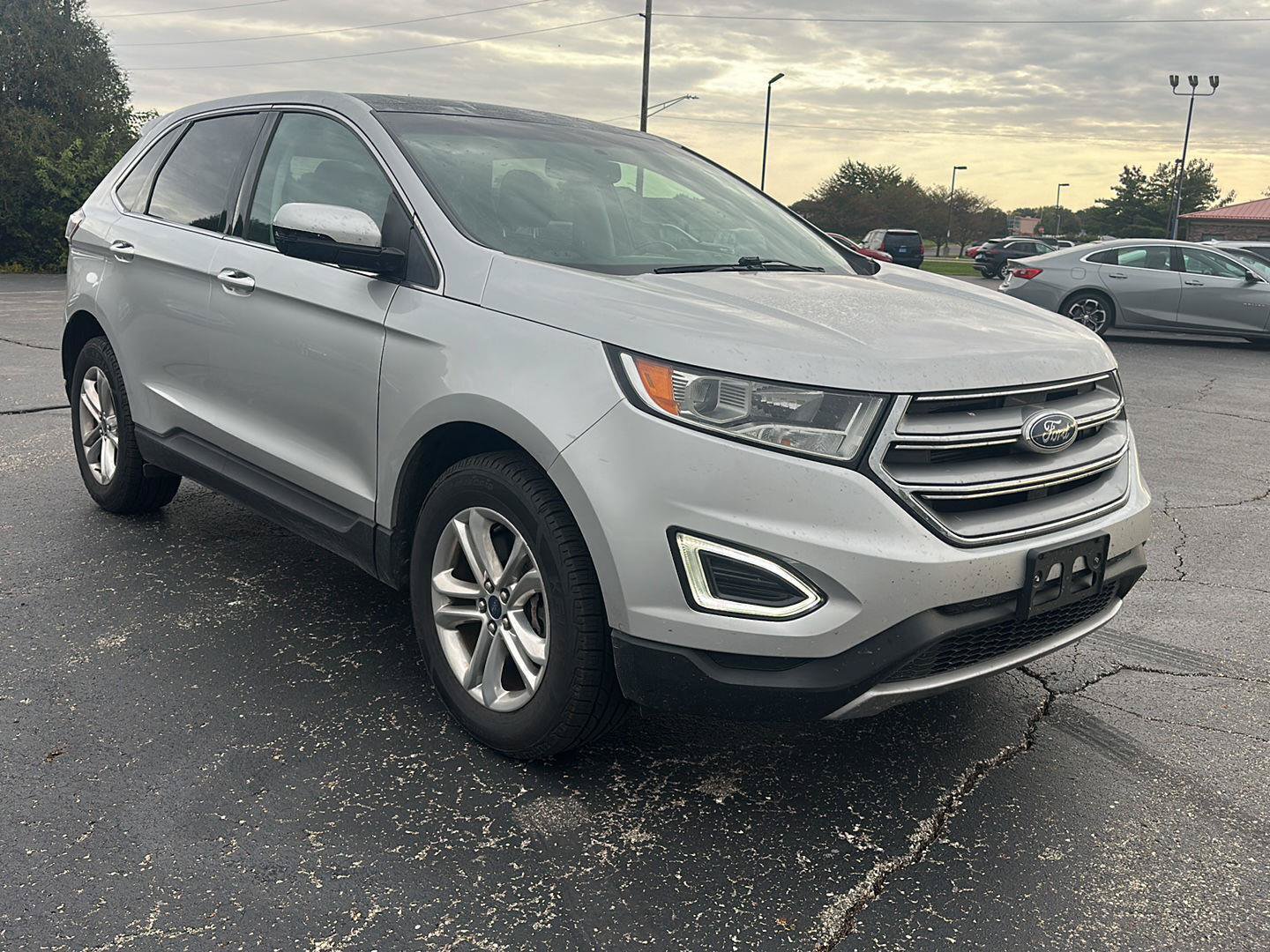 Used 2017 Ford Edge SEL w/ Equipment Group 201A AWD/4WD image 3