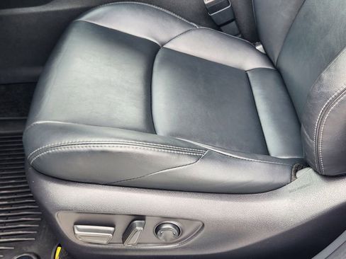 Used 2023 Toyota Venza XLE AWD/4WD image 23