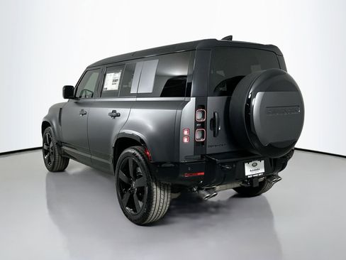 Used 2025 Land Rover Defender 110 V8 image 4