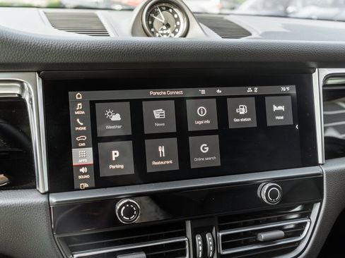 Used 2023 Porsche Macan image 9