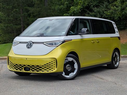 Used 2025 Volkswagen ID. Buzz Pro S Plus RWD image 4