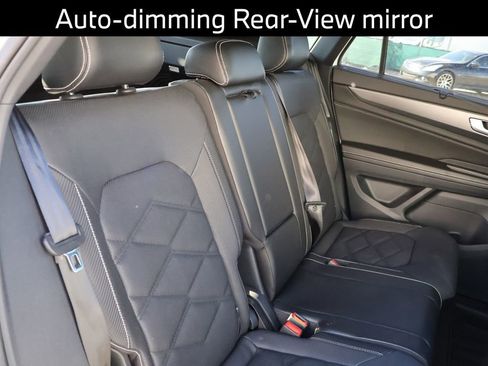 Used 2024 Volkswagen Atlas Cross Sport SE image 18