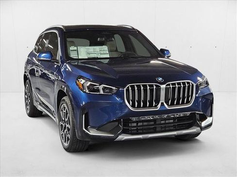 Used 2025 BMW X1 xDrive28i w/ Premium Package image 3