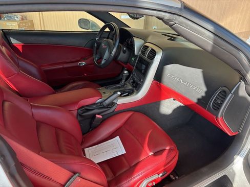 Used 2005 Chevrolet Corvette Coupe w/ Preferred Equipment Group RWD image 20