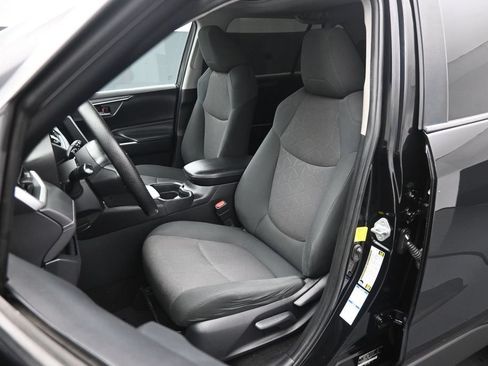 Used 2019 Toyota RAV4 XLE AWD/4WD image 8