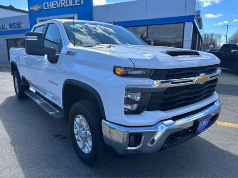Used 2025 Chevrolet Silverado 2500 LT AWD/4WD image 13