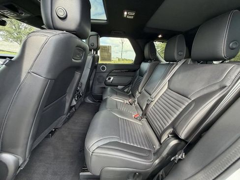 Used 2025 Land Rover Discovery S image 26