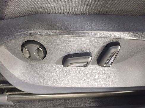 Used 2022 Volkswagen Tiguan SE R-Line image 22