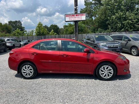 Used 2018 Toyota Corolla LE FWD image 3
