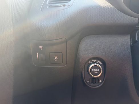 Used 2013 Kia Soul + w/ Audio Pkg FWD image 15