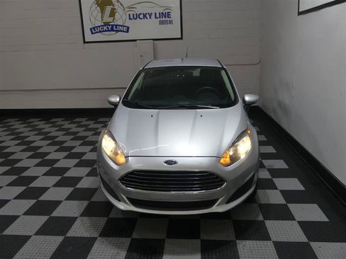 Used 2018 Ford Fiesta SE FWD image 3