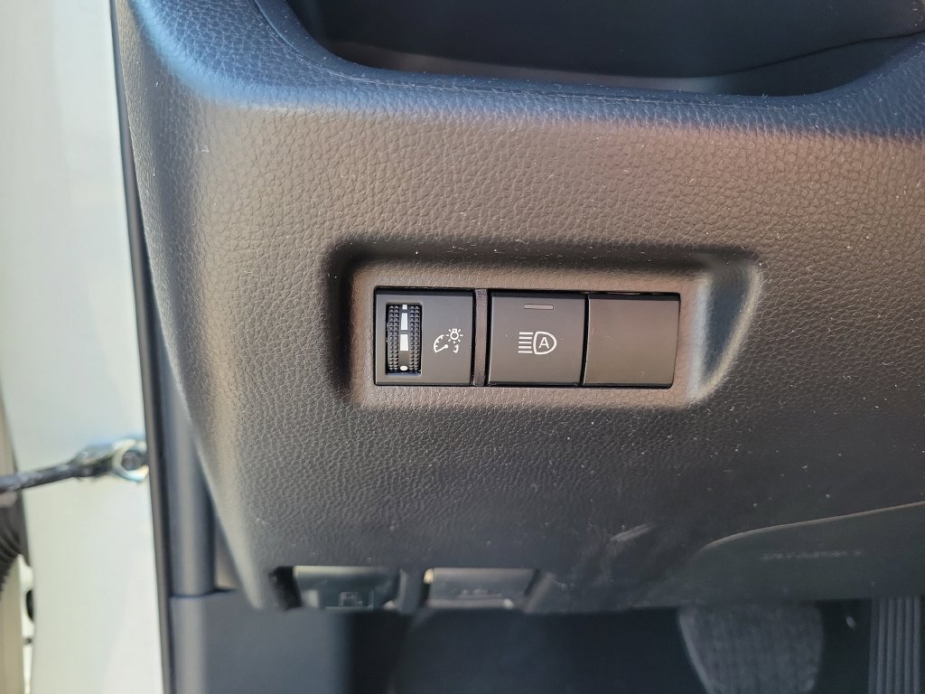 Used 2025 Toyota RAV4 XLE AWD/4WD image 17