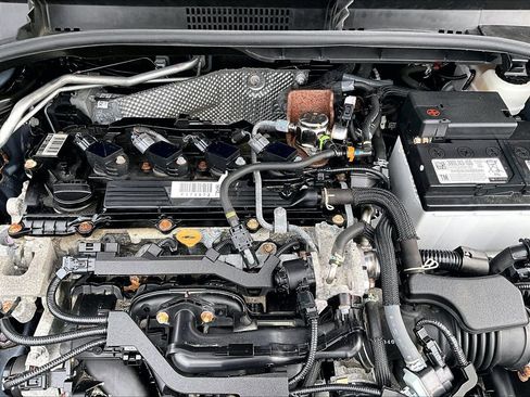 Used 2022 Toyota Corolla Cross L image 32