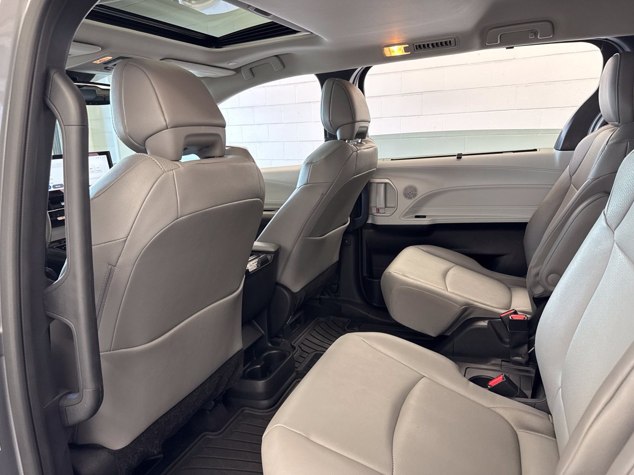 Certified 2026 Toyota Sienna XLE FWD image 44