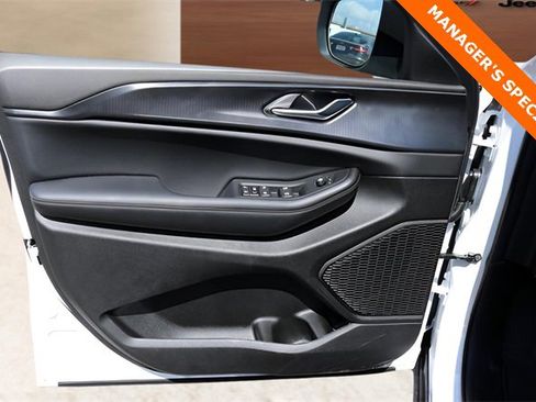 New 2025 Jeep Grand Cherokee Laredo w/ Trailer Tow Package image 10