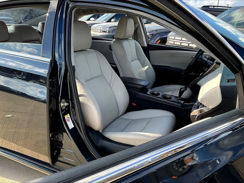 Used 2016 Toyota Avalon Touring image 8