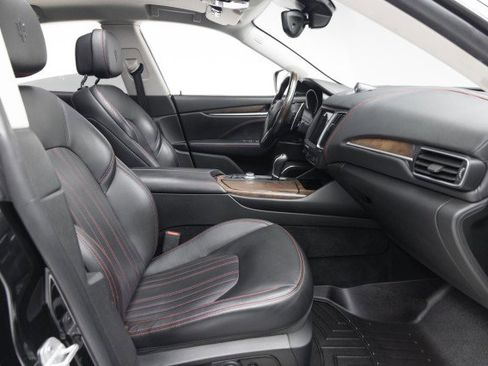 Used 2017 Maserati Levante S image 4