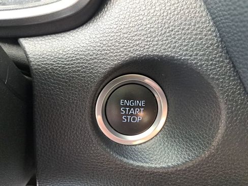 Certified 2022 Toyota Corolla Cross XLE image 29