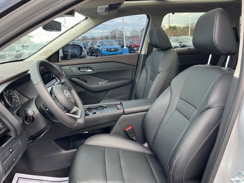 Used 2023 Nissan Rogue SL w/ SL Premium Package image 13