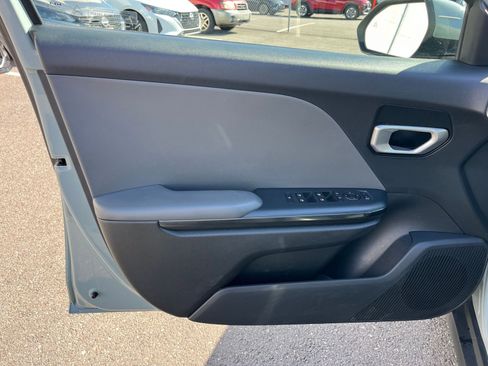 Used 2025 Kia K4 LXS image 18