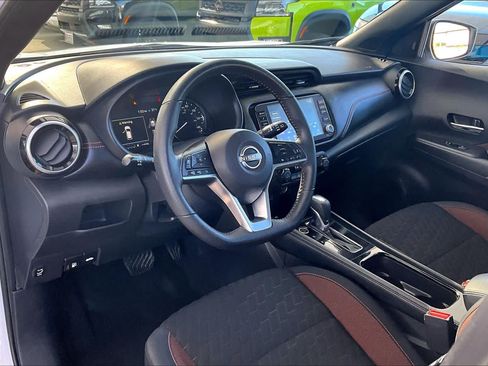 Used 2023 Nissan Kicks SR w/ Interior Electronics Package FWD image 16