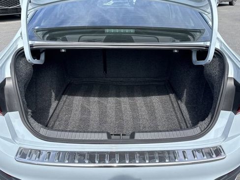 Used 2025 Volkswagen Jetta SE FWD image 18