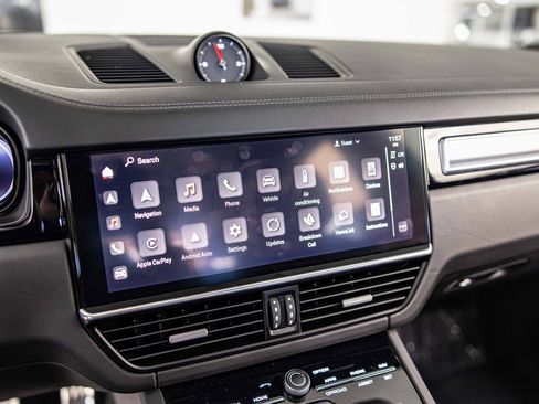 Used 2022 Porsche Cayenne S Platinum image 27