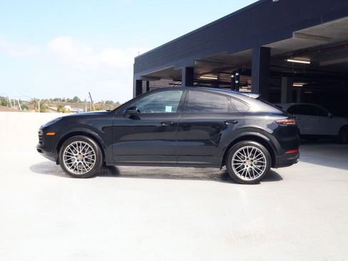 Certified 2023 Porsche Cayenne Platinum Edition AWD/4WD image 2