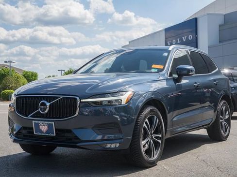 Used 2021 Volvo XC60 T5 Momentum w/ Advanced Package image 3