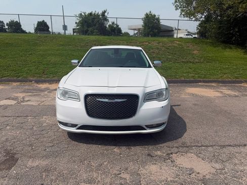 Used 2016 Chrysler 300 C RWD image 3