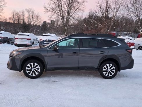 Used 2023 Subaru Outback Premium image 5