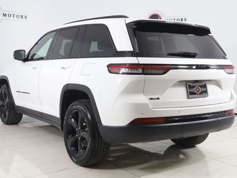 Used 2024 Jeep Grand Cherokee Altitude AWD/4WD image 4