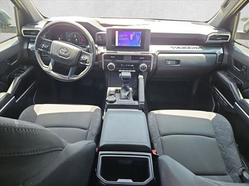 Used 2025 Toyota Tacoma SR5 AWD/4WD image 17