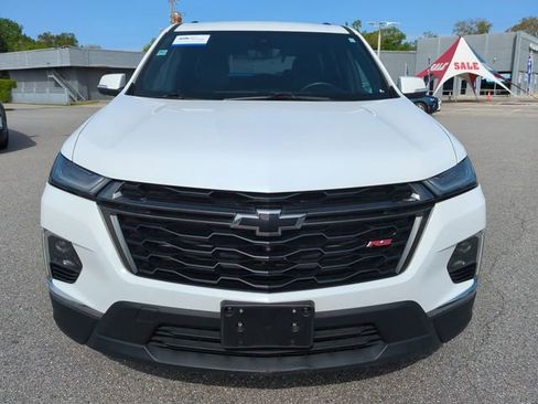 Used 2023 Chevrolet Traverse RS image 9