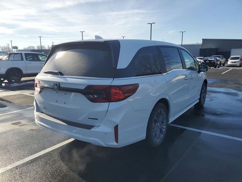 New 2026 Honda Odyssey Touring image 13