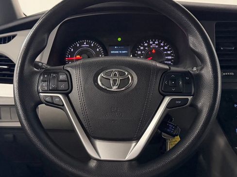 Used 2015 Toyota Sienna LE AWD/4WD image 14